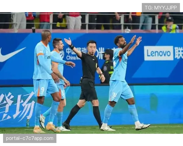 成都蓉城对阵云南玉昆，积分榜头名之争一触即发